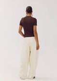 Load image into Gallery viewer, Harper & Yve Cammy Tshirt babytee bruin