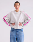 Load image into Gallery viewer, Stieglitz Romina trui - Grijs melange met roze borduursel - Valt Groot