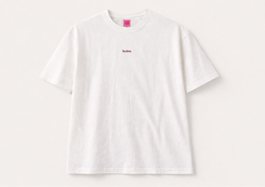 LACHA STUDIO Exclusives - Besitos T-shirt