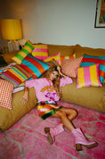 Load image into Gallery viewer, Harper & Yve X Tessa van Montfoort roze trui Dolphin
