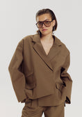 Load image into Gallery viewer, Harper and Yve Tirza Assymetrische Blazer Muted Moss
