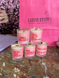 Load image into Gallery viewer, LACHA Studio mini geurkaars - Hotter than your ex - 5,5cm
