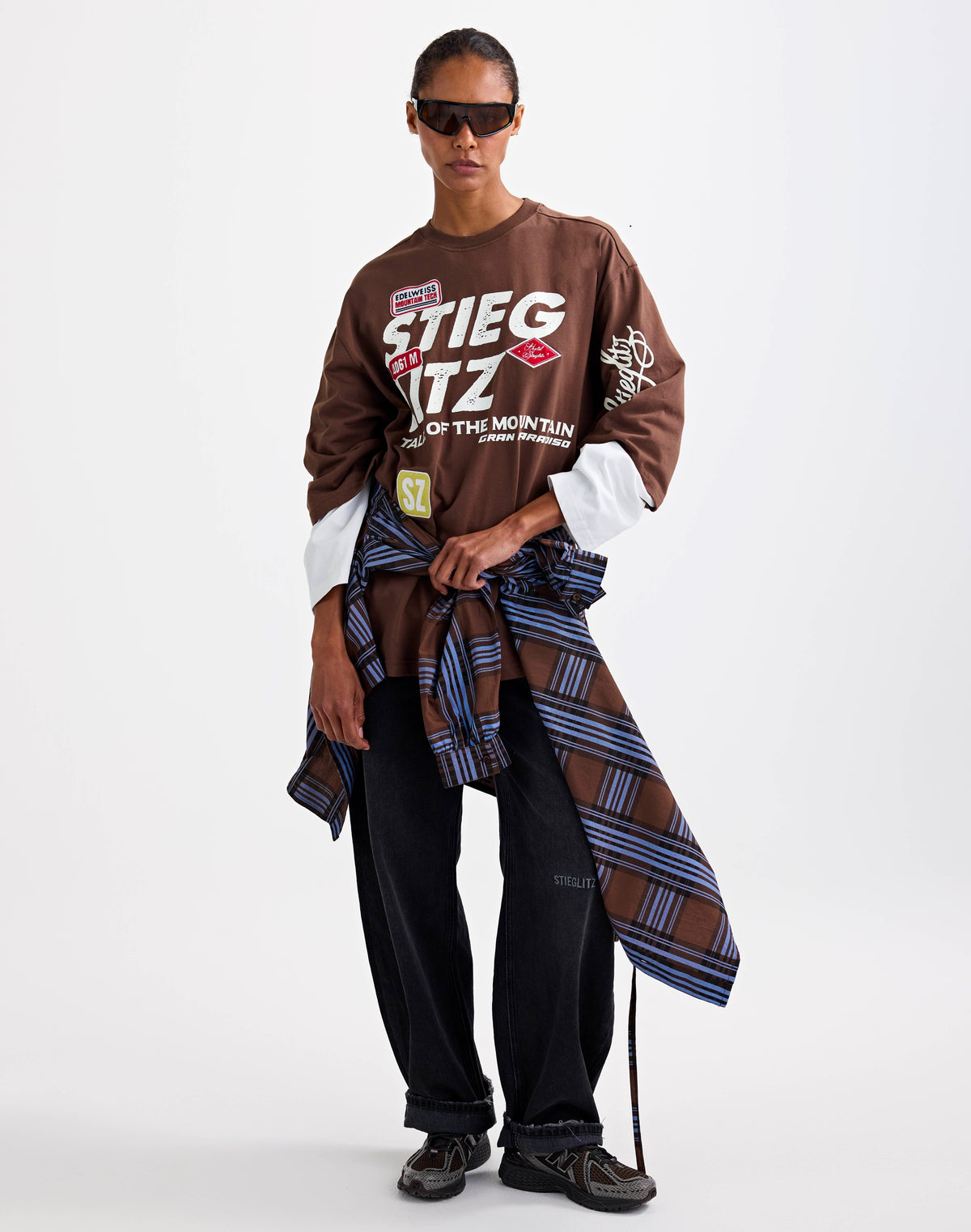 PRE ORDER - 
Stieglitz Daria Skate Double Longsleeve Bruin - Valt heel groot