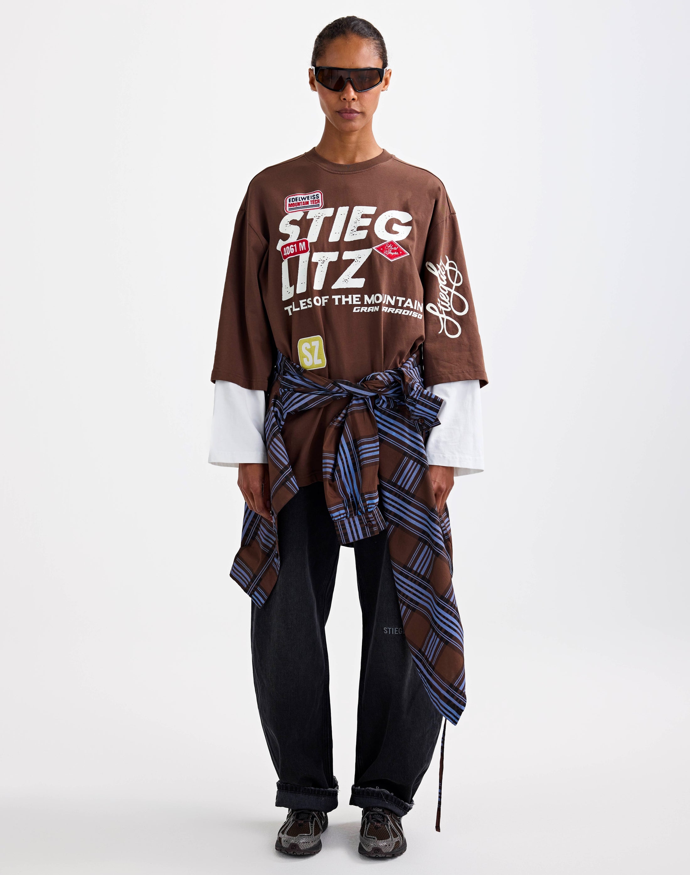PRE ORDER - 
Stieglitz Daria Skate Double Longsleeve Bruin - Valt heel groot