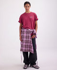 Load image into Gallery viewer, Stieglitz Renzo Oversized T-shirt - met Zwanenprint - Rood - Valt heel ruim

