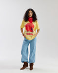 Load image into Gallery viewer, Harper & Yve Club Corazon Tshirt geel
