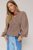Load image into Gallery viewer, Harper and Yve Debby Overslag Blouse ruit dark fudge
