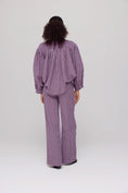 Load image into Gallery viewer, Harper and Yve Felix Blouse Paars Ruit met Vleermuismouw

