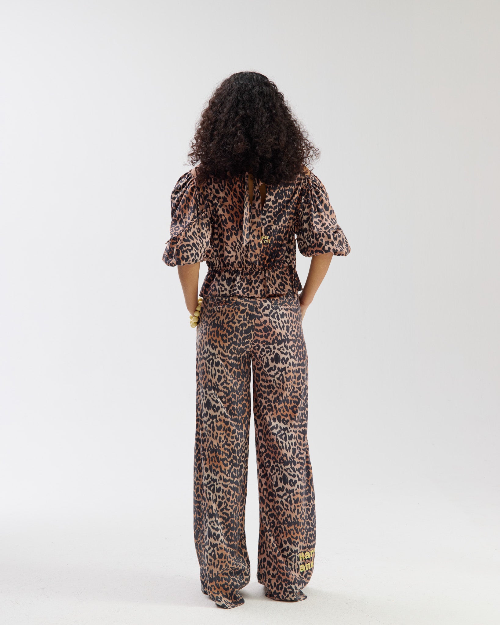 Harper and Yve Jacey leopard blouse met strikjes