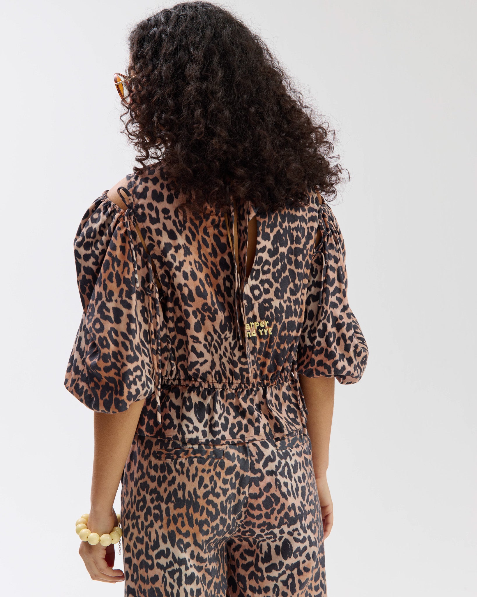 Harper and Yve Jacey leopard blouse met strikjes