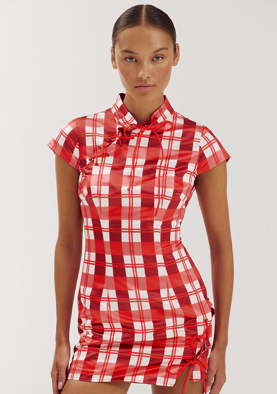 Harper and Yve Tessa van Montfoort Rode Jurk Ruit