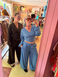 Load image into Gallery viewer, LACHA Studio - Reversible Wide to Balloonpants in Olive/ Blue Pinstripe - LACHA FOREVER DROP (kopie)
