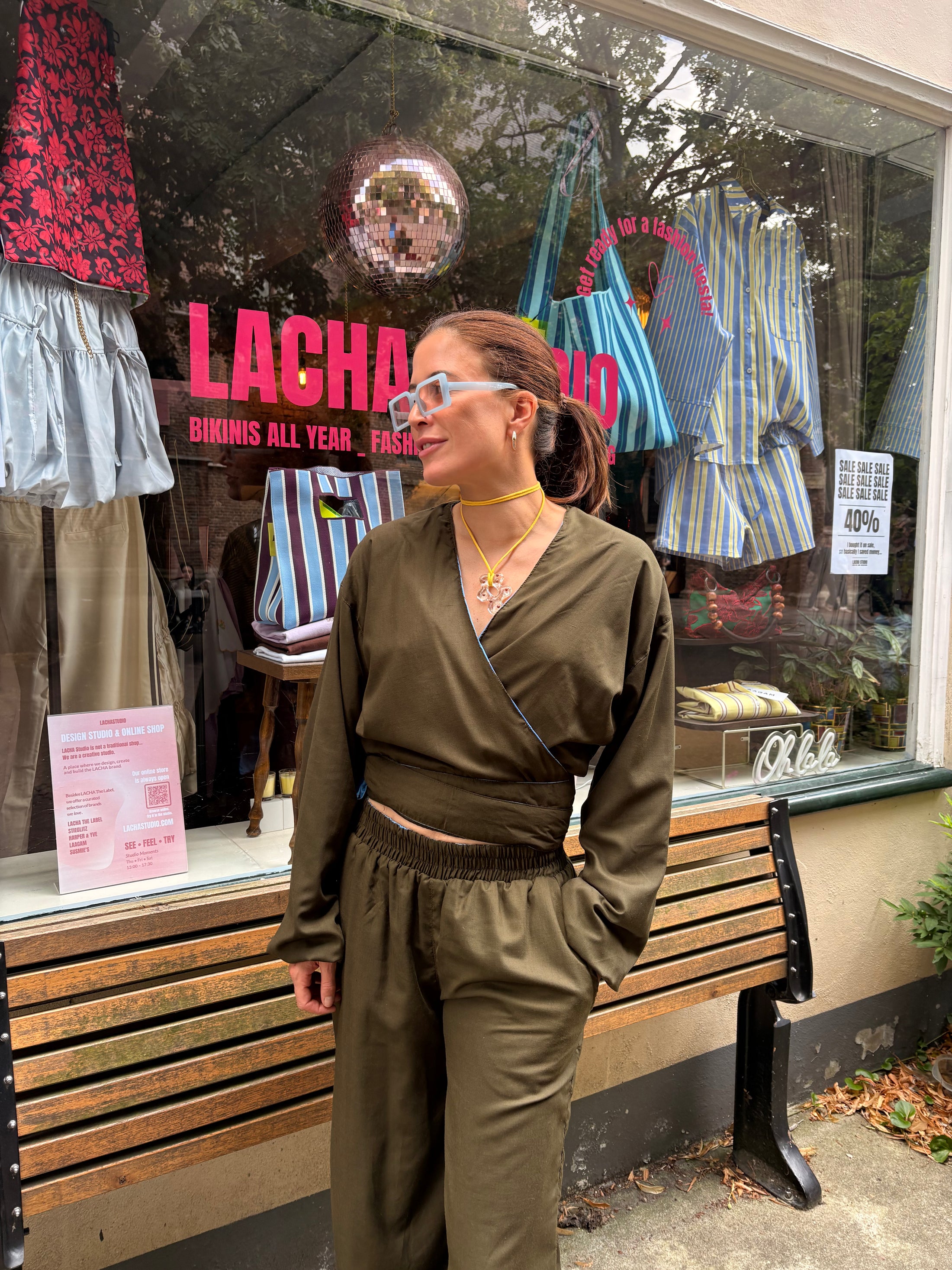 LACHA Studio - Reversible Wide to Balloonpants in Olive/ Blue Pinstripe - LACHA FOREVER DROP (kopie)