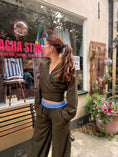 Load image into Gallery viewer, LACHA Studio - Reversible Wide to Balloonpants in Olive/ Blue Pinstripe - LACHA FOREVER DROP (kopie)
