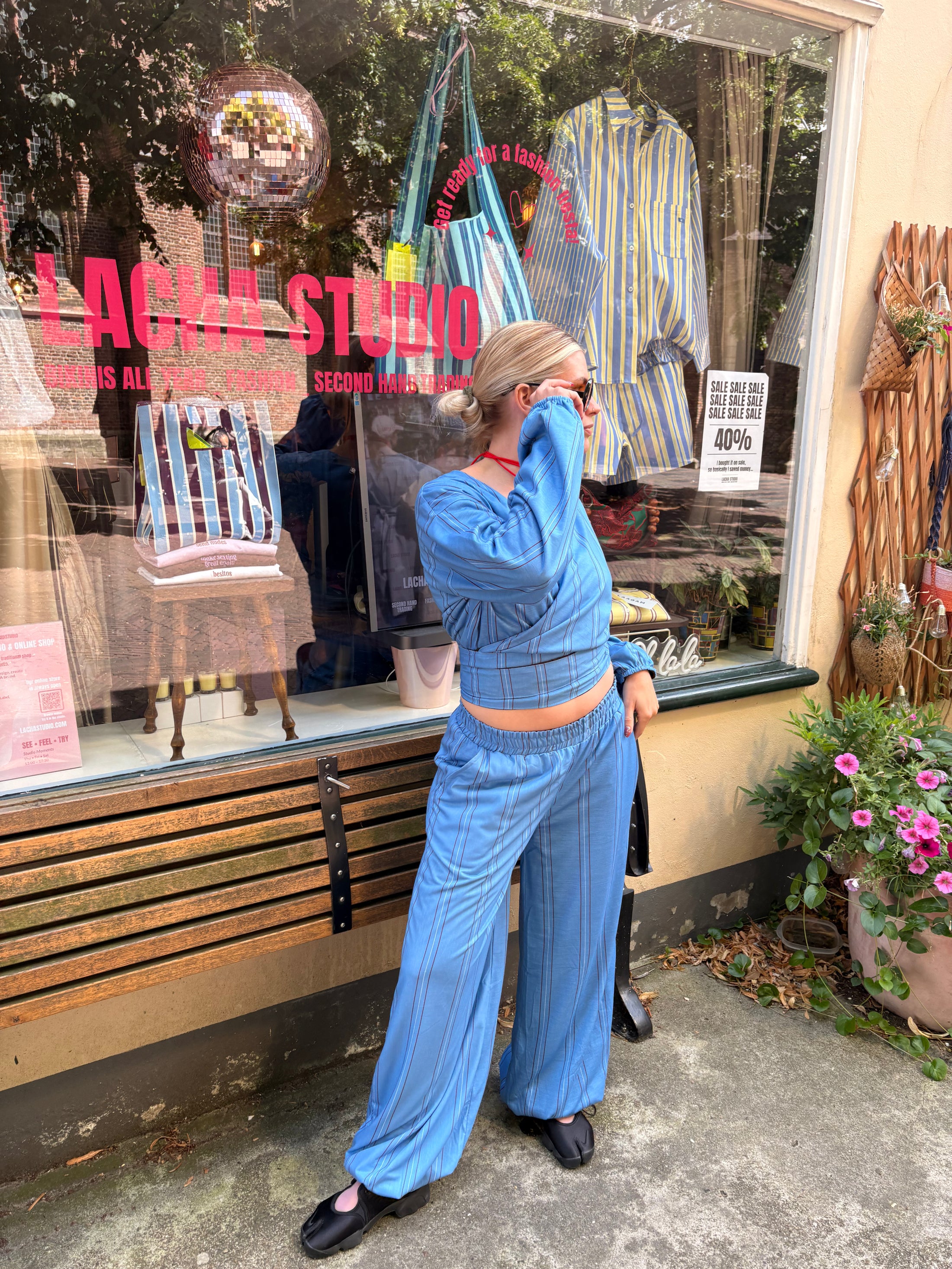 LACHA Studio - Reversible Wide to Balloonpants in Olive/ Blue Pinstripe - LACHA FOREVER DROP (kopie)