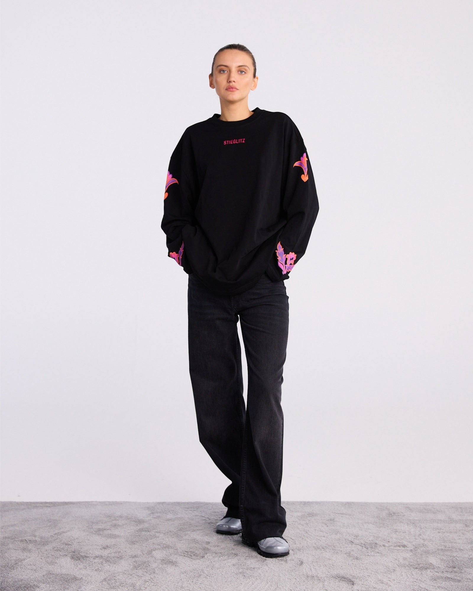 Stieglitz Renate Skate Longsleeve Zwart - Valt Ruim